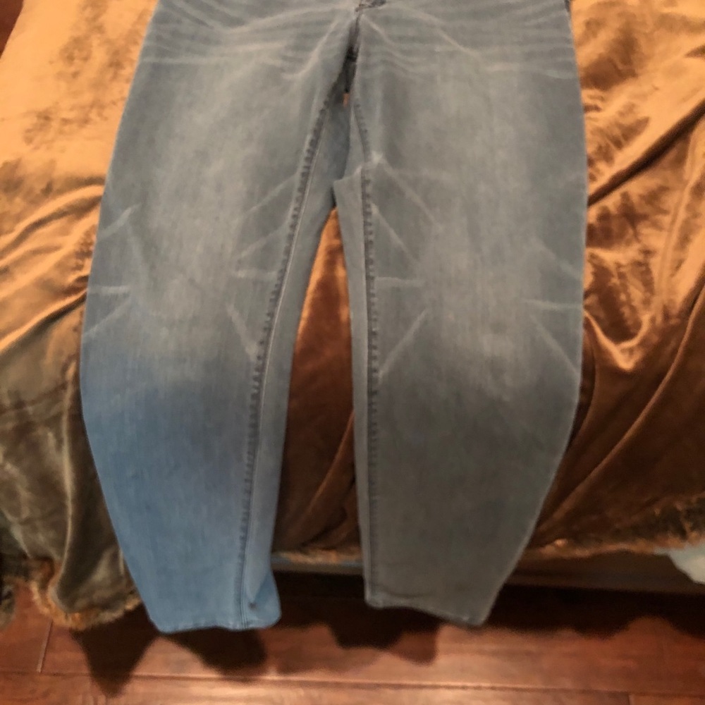 WHBM Skinny Jean in light denim - Picture 4 of 5